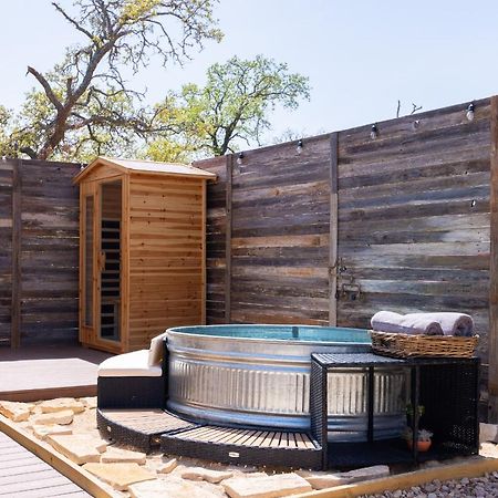 Romantic Tiny Luxury Retreat W Heated Pool, Sauna N Outdoor Shower In Wimberley 10 Acres Zewnętrze zdjęcie