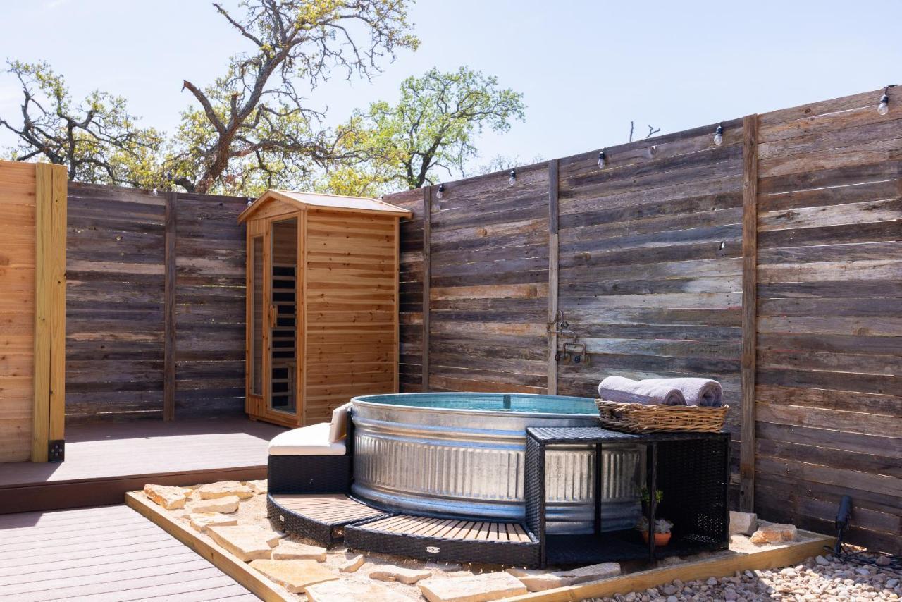 Romantic Tiny Luxury Retreat W Heated Pool, Sauna N Outdoor Shower In Wimberley 10 Acres Zewnętrze zdjęcie