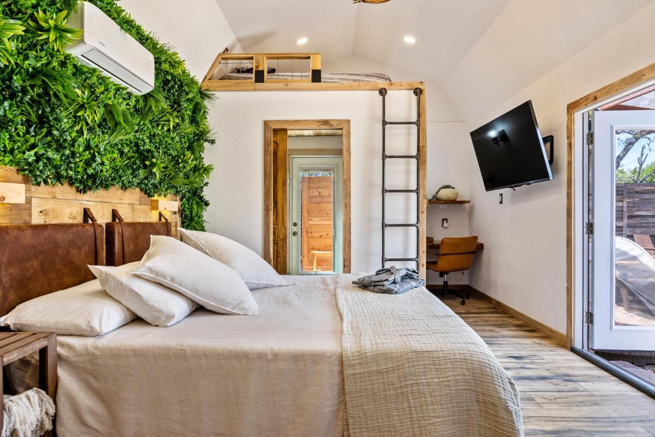 Romantic Tiny Luxury Retreat W Heated Pool, Sauna N Outdoor Shower In Wimberley 10 Acres Zewnętrze zdjęcie