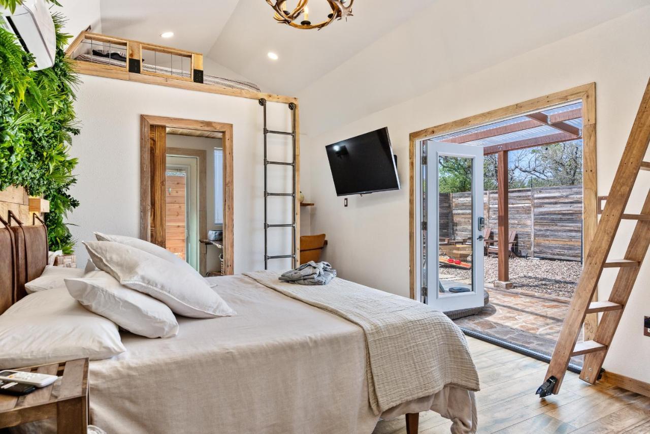 Romantic Tiny Luxury Retreat W Heated Pool, Sauna N Outdoor Shower In Wimberley 10 Acres Zewnętrze zdjęcie