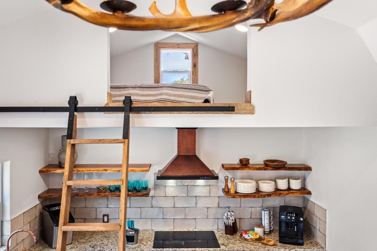 Romantic Tiny Luxury Retreat W Heated Pool, Sauna N Outdoor Shower In Wimberley 10 Acres Zewnętrze zdjęcie