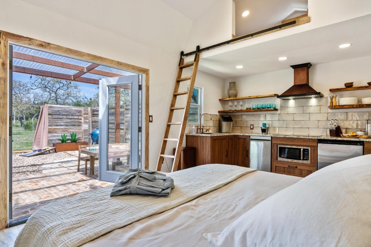 Romantic Tiny Luxury Retreat W Heated Pool, Sauna N Outdoor Shower In Wimberley 10 Acres Zewnętrze zdjęcie